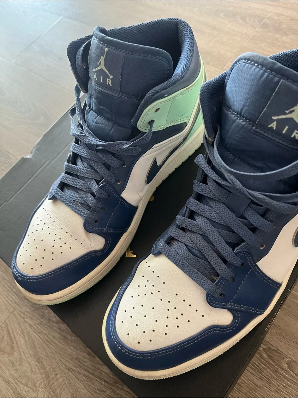 Nike Air Jordan 1 Mid Mens 10.5 Mystic Navy Mint Foam White Shoes 554724 413